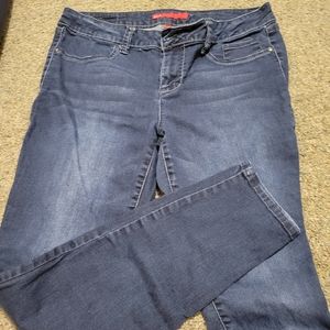 🎉5 for $5 sale!🎉Elle skinny jeans